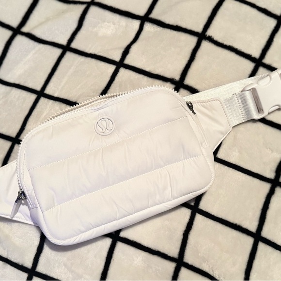 Lululemon Athletica White Quilted Belt Bag - Picture 1 of 10